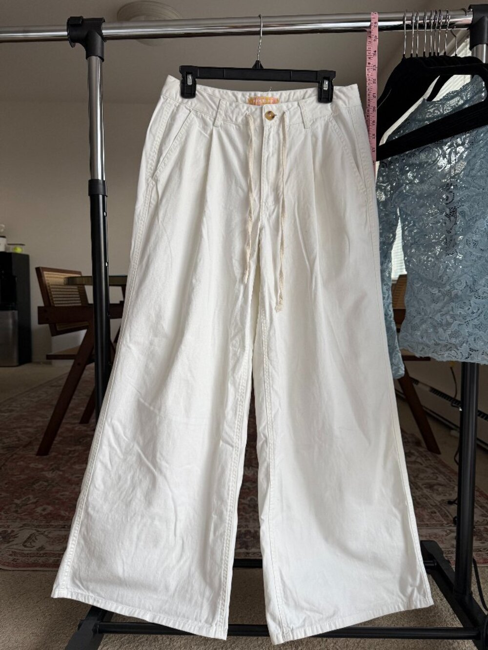 Thick White Low-Rise Pleated Pants